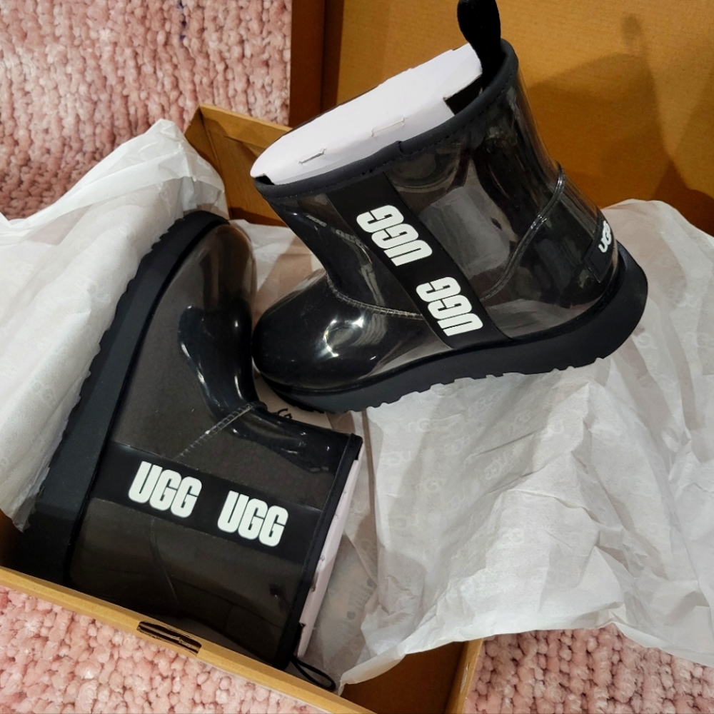 Ugg women's classic clear mini size 9